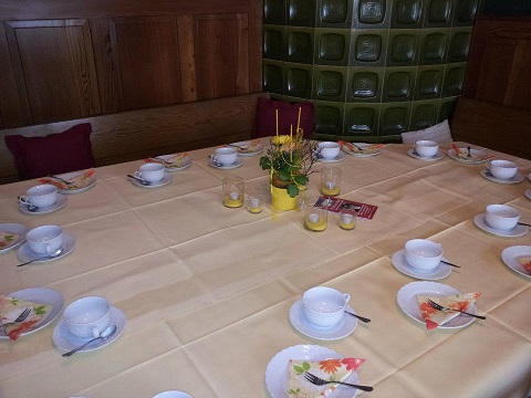 181065_332294456845040_1018213776_n